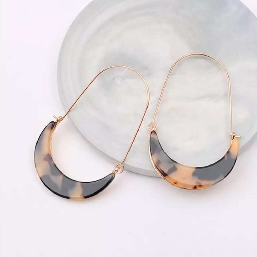 Tortoiseshell Hoop Dangle Chic Statement Earrings - Picture 4 of 7